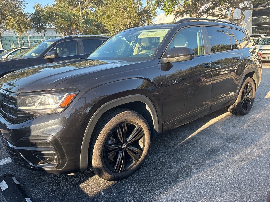 2023 Volkswagen Atlas SEL R-Line photo 2