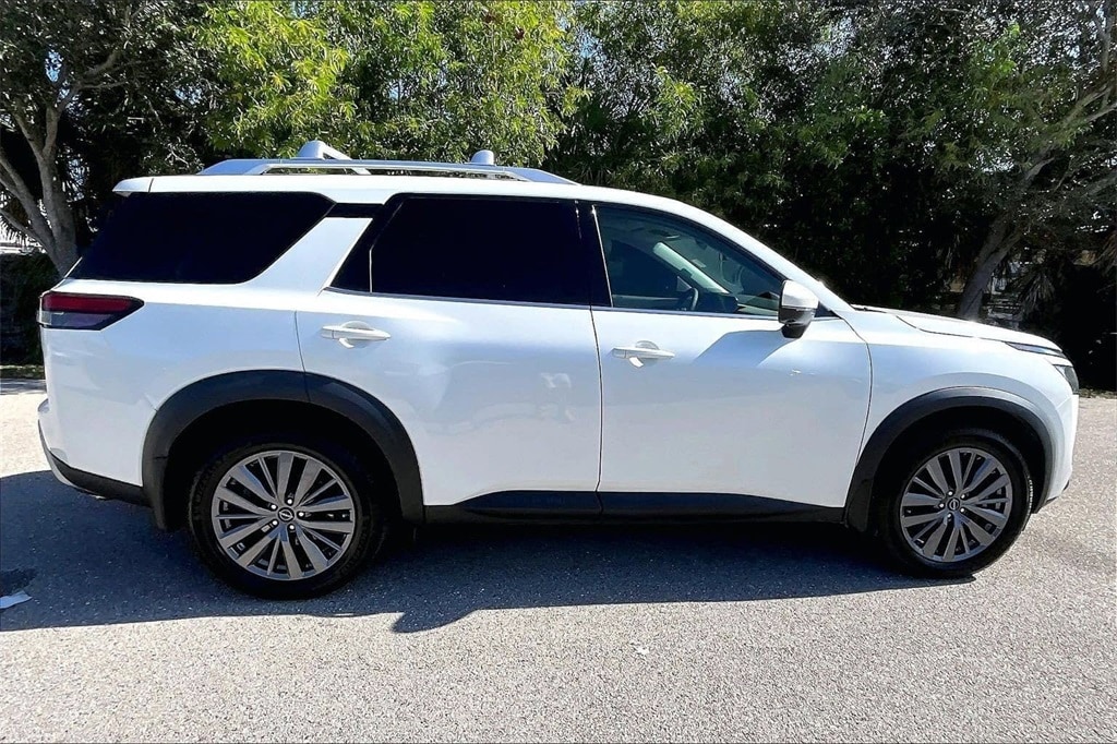 Used 2023 Nissan Pathfinder SL SUV