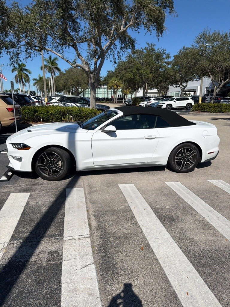 2020 Ford Mustang EcoBoost Premium photo 3