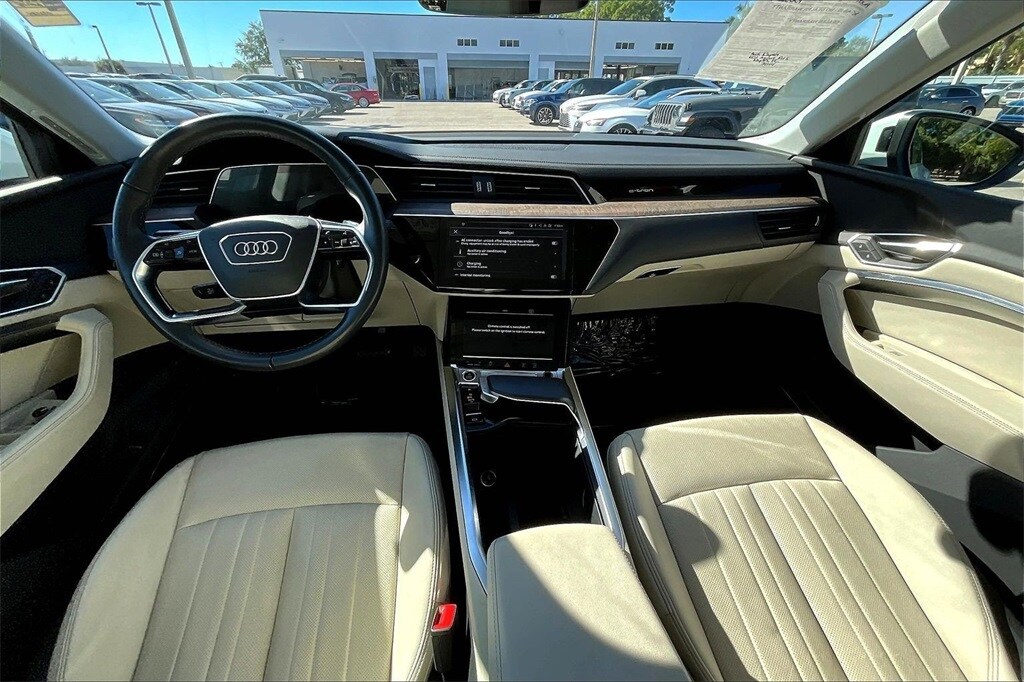 2024 Audi Q8 E-tron Premium Plus photo 3