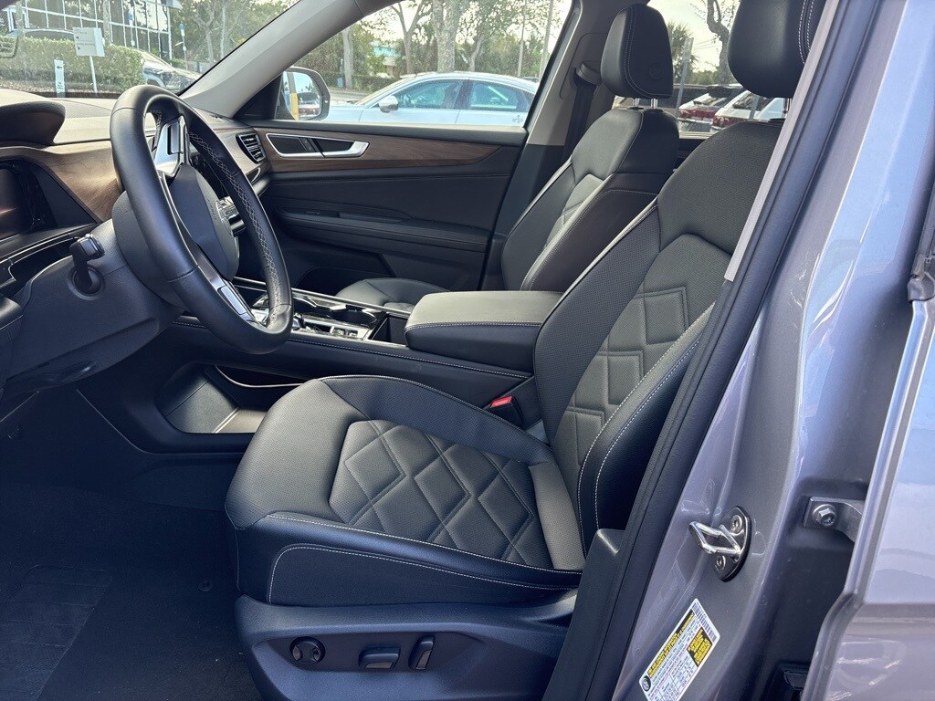 Used 2025 Volkswagen Atlas 2.0T SE w/Technology SUV