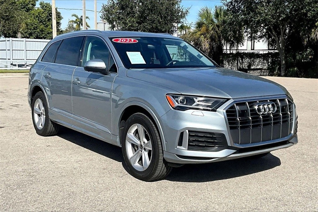 2023 Audi Q7 45 Premium photo 2