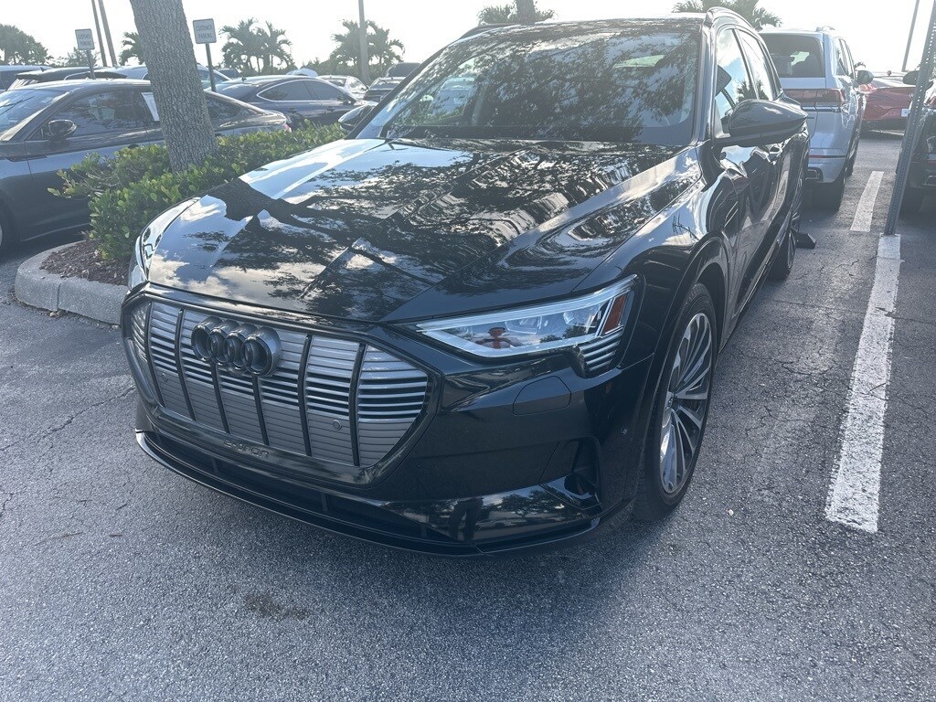 2019 Audi e-tron Prestige photo 4
