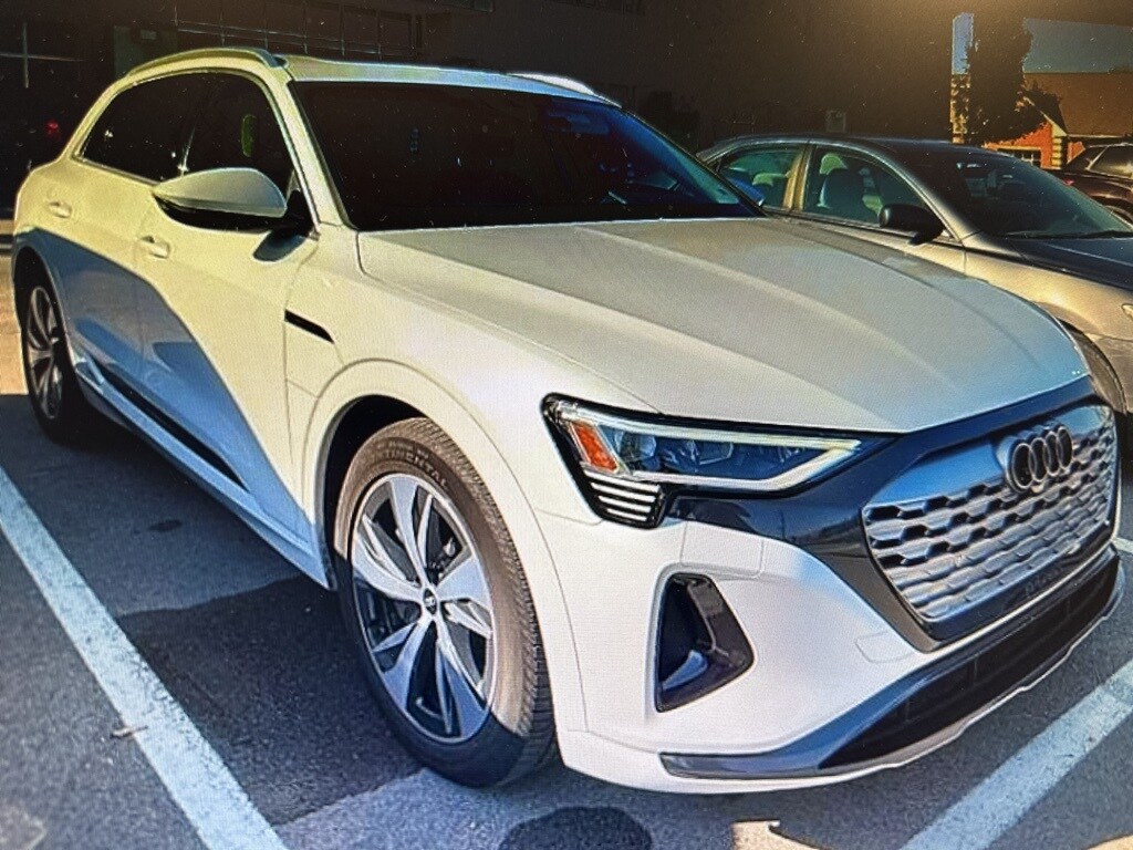 2024 Audi Q8 Premium photo 2