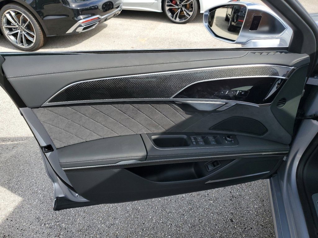 2025 Audi S8 Base - Photo 24