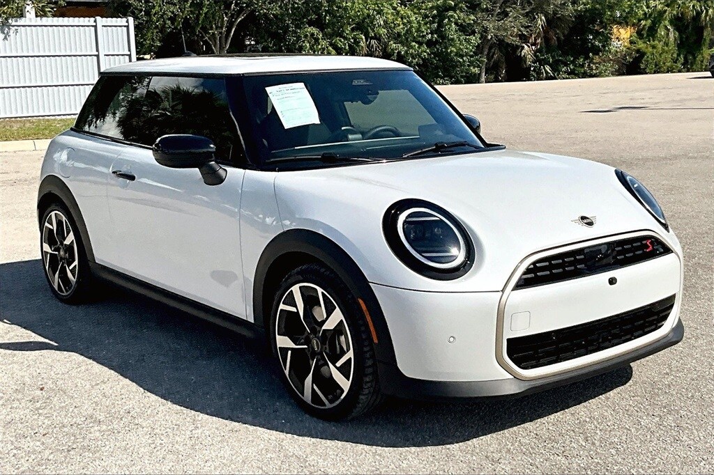 2025 Mini Cooper 2 Door Hardtop S photo 2
