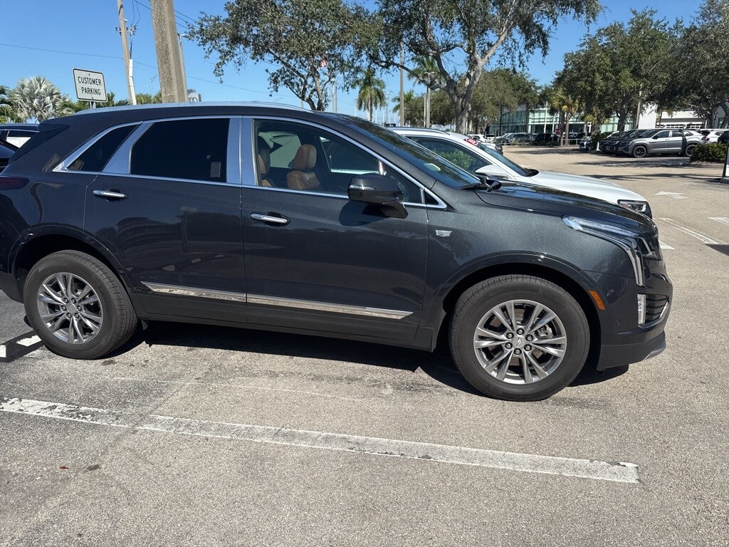 2021 Cadillac XT5 Premium Luxury photo 2