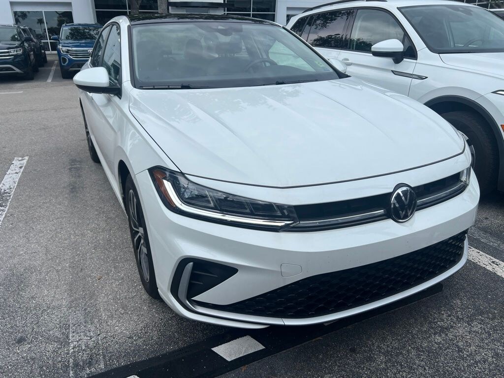 Certified 2025 Volkswagen Jetta 1.5T SE Sedan