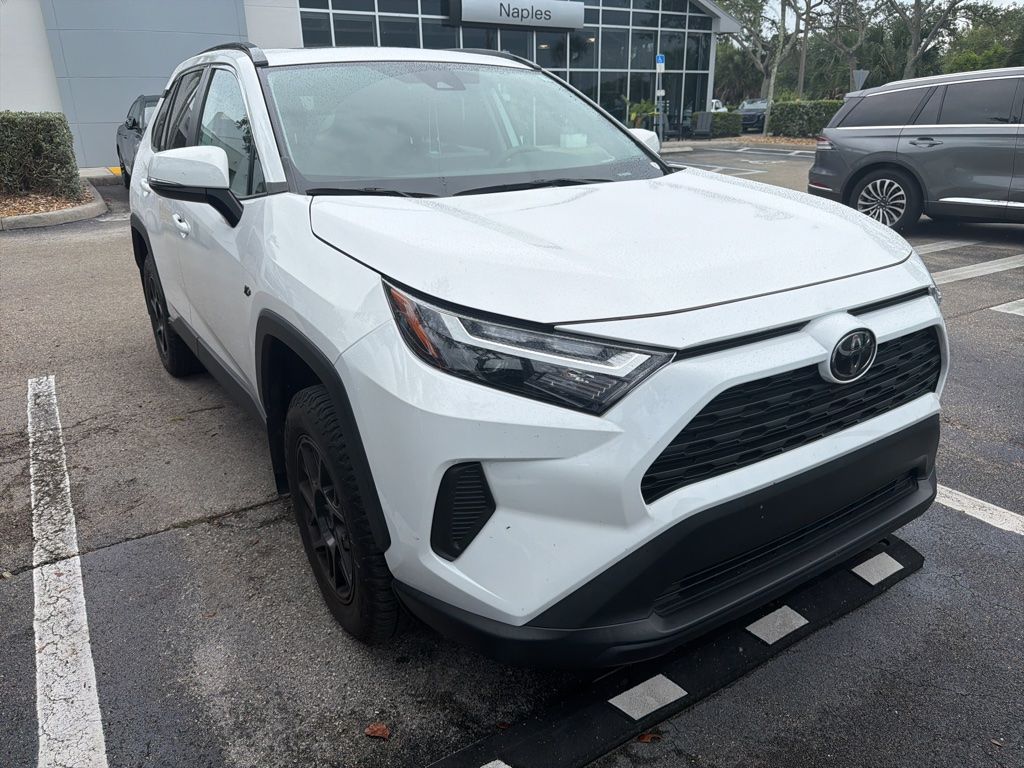 2024 Toyota RAV4 XLE FWD's photo