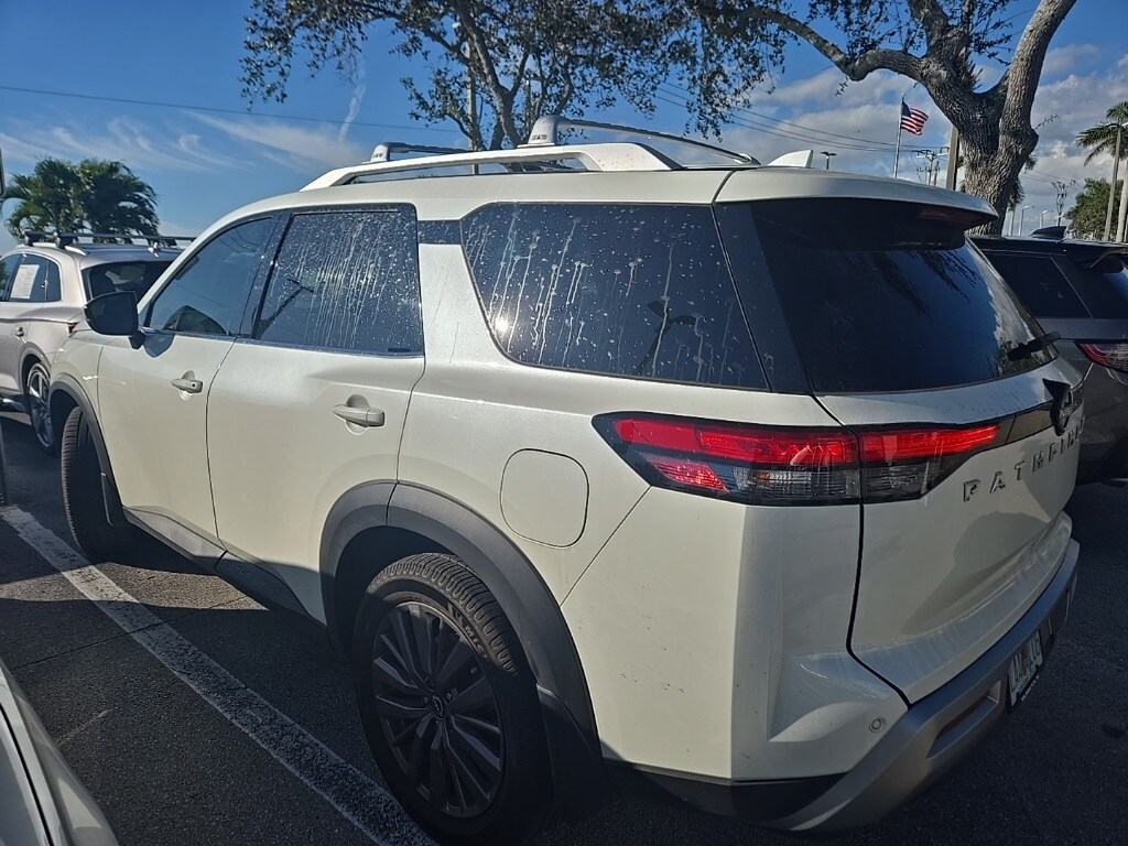 2023 Nissan Pathfinder SL photo 4