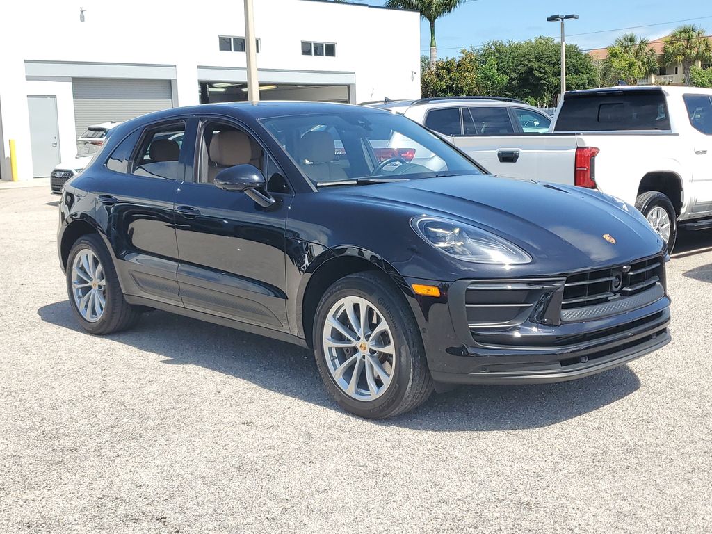 2022 Porsche Macan -'s photo