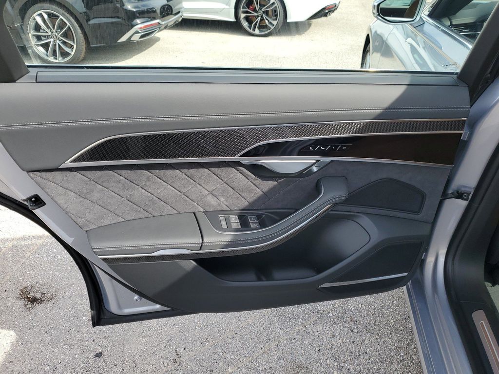 2025 Audi S8 Base - Photo 17