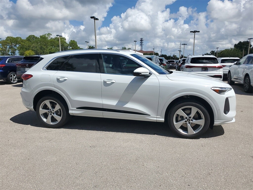 2025 Audi Q5 2.0T Premium Plus photo 3