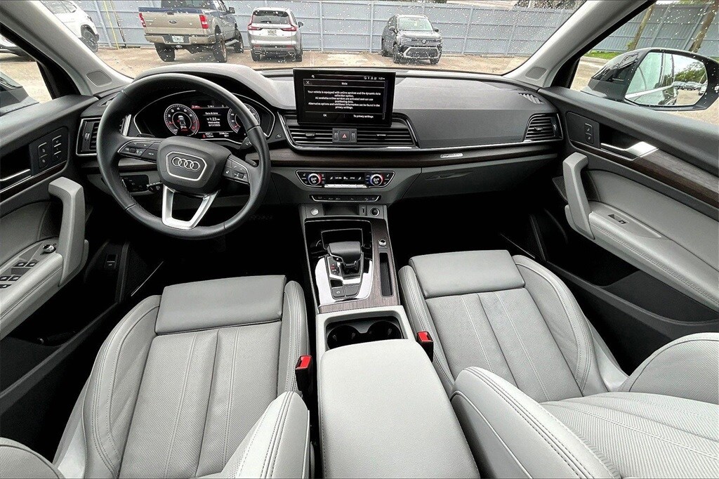 2025 Audi Q5 45 S line Premium Plus photo 3