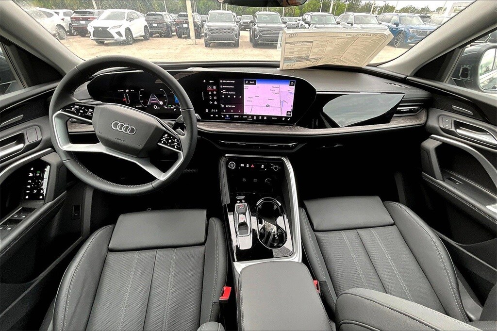 2025 Audi Q5 2.0T Premium Plus photo 2