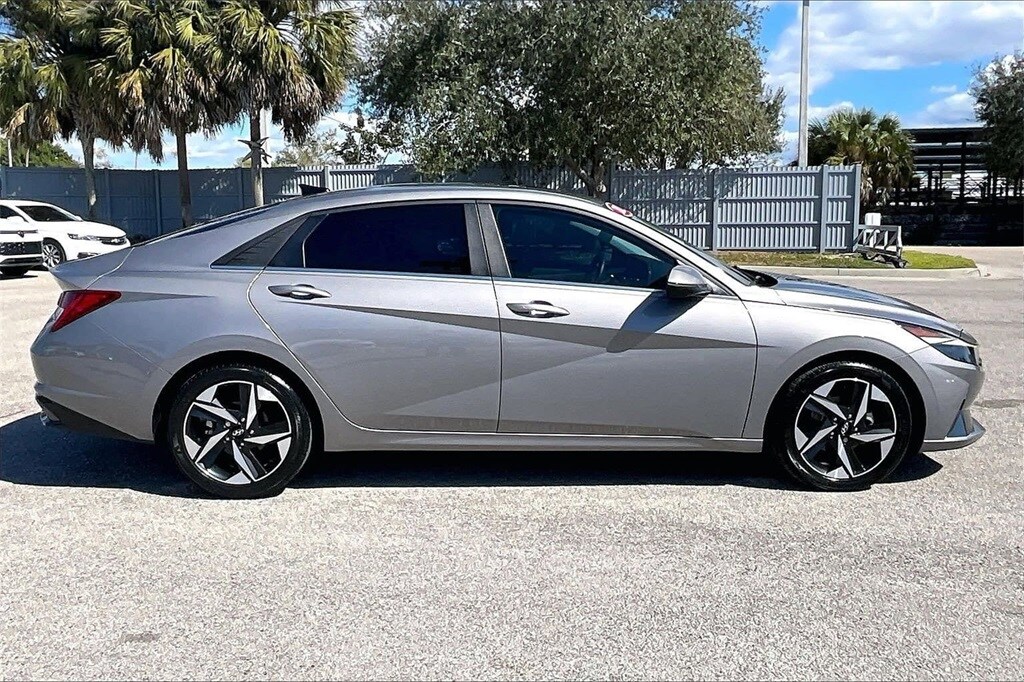 Used 2022 Hyundai Elantra Limited Sedan