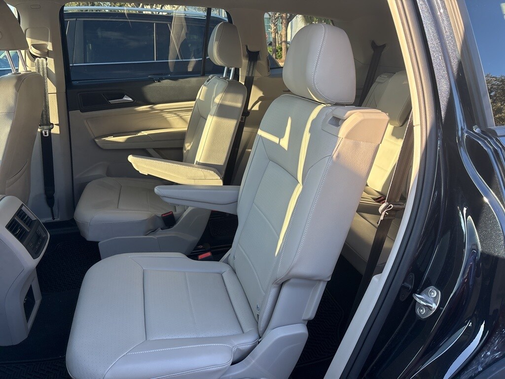 2023 Volkswagen Atlas SEL R-Line photo 4