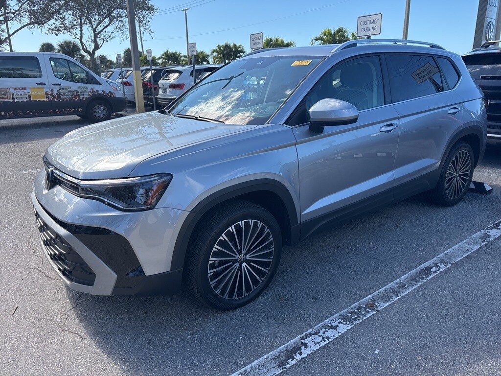 Certified 2025 Volkswagen Taos 1.5T SE SUV
