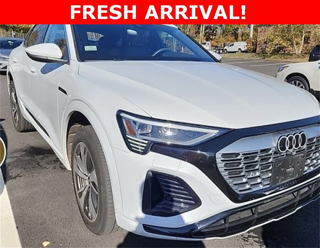 2024 Audi Q8 Sportback e-tron Premium's photo