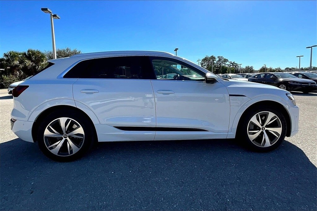 2024 Audi Q8 E-tron Premium Plus photo 4