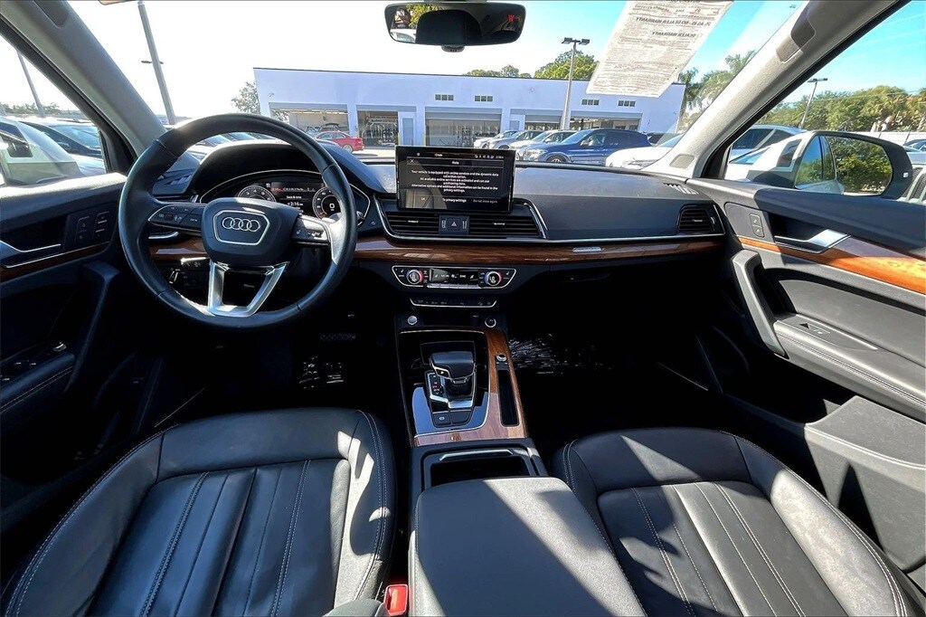 2022 Audi Q5 45 S line Premium Plus photo 3