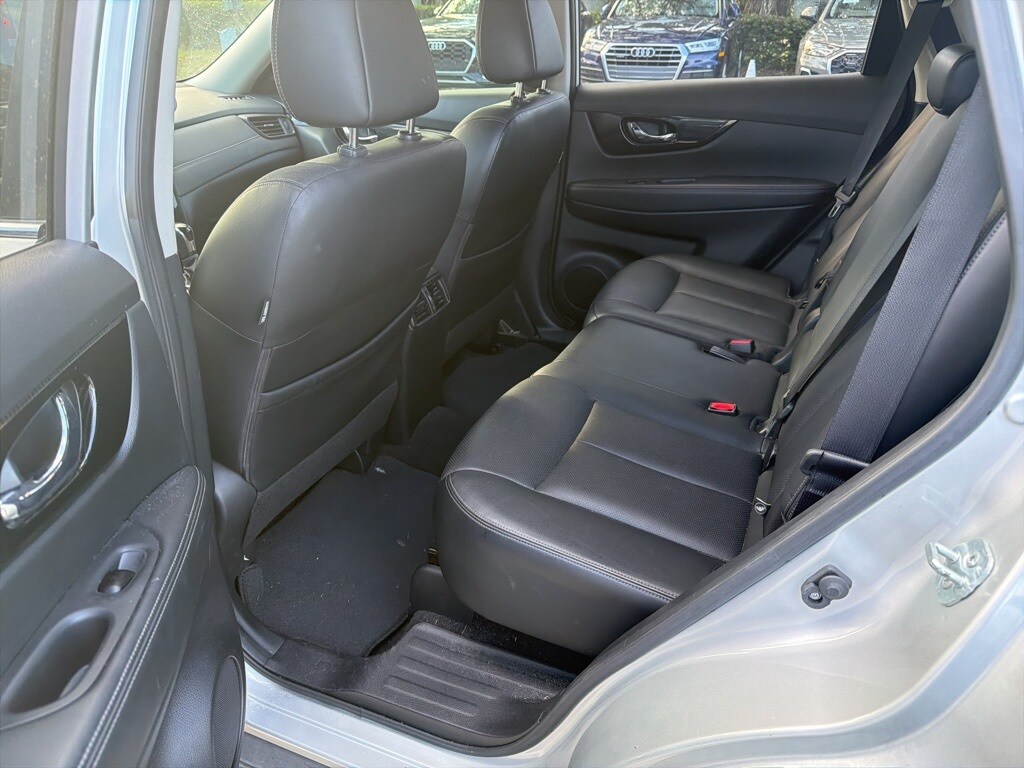 2017 Nissan Rogue SL photo 4