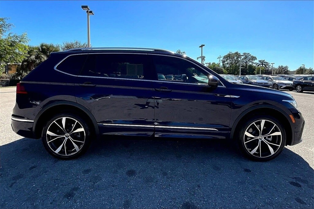 2023 Volkswagen Tiguan SEL R-Line Black photo 2