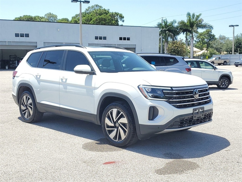 Used 2024 Volkswagen Atlas SE w/Tech with VIN 1V2JR2CA8RC501156 for sale in Naples, FL