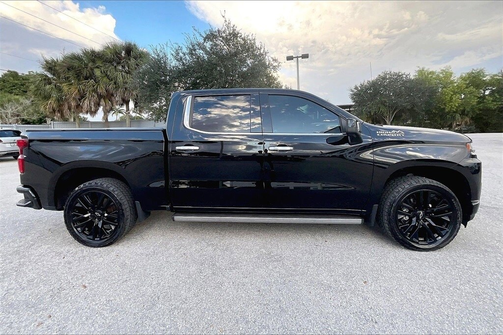 2021 Chevrolet Silverado 1500 High Country photo 3