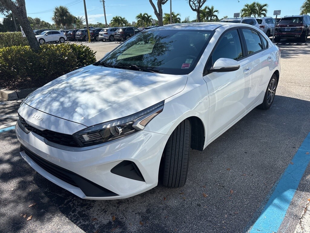 2022 Kia Forte LXS photo 2
