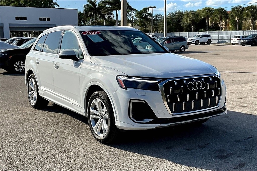 Certified 2025 Audi Q7 45 Premium Plus SUV