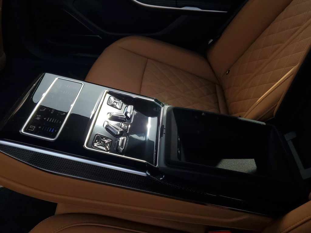 2025 Audi S8 Base - Photo 20