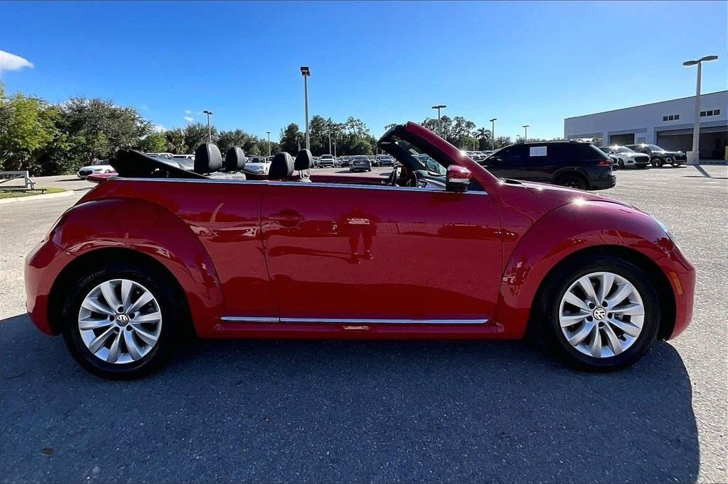 2019 Volkswagen Beetle S photo 4