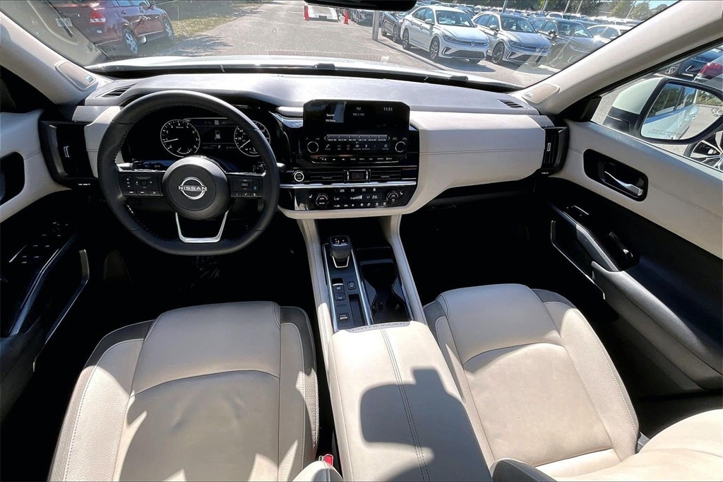 Used 2023 Nissan Pathfinder SL SUV