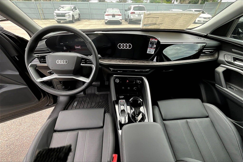 2025 Audi Q5 2.0T Premium Plus photo 2