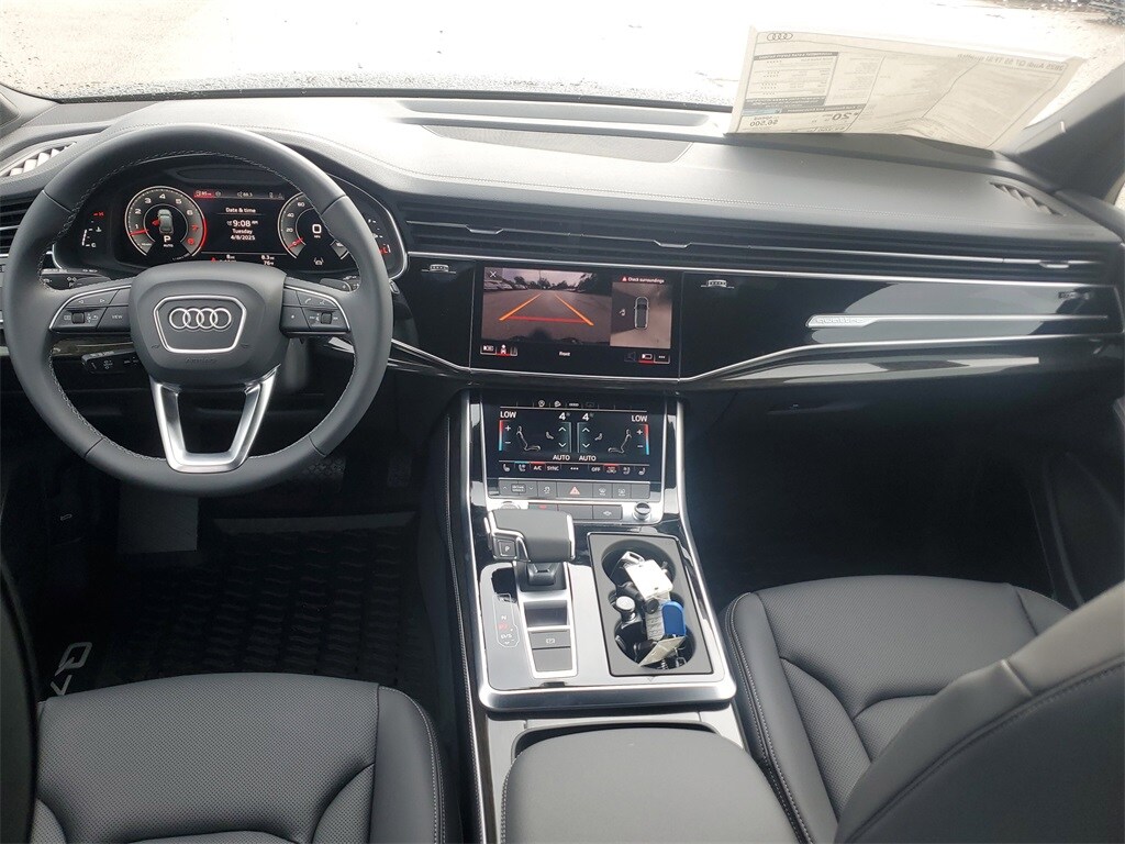 2025 Audi Q7 55 Premium Plus photo 3