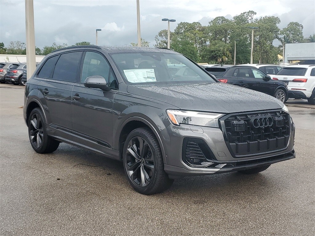 2025 Audi Q7 55 Premium Plus photo 2