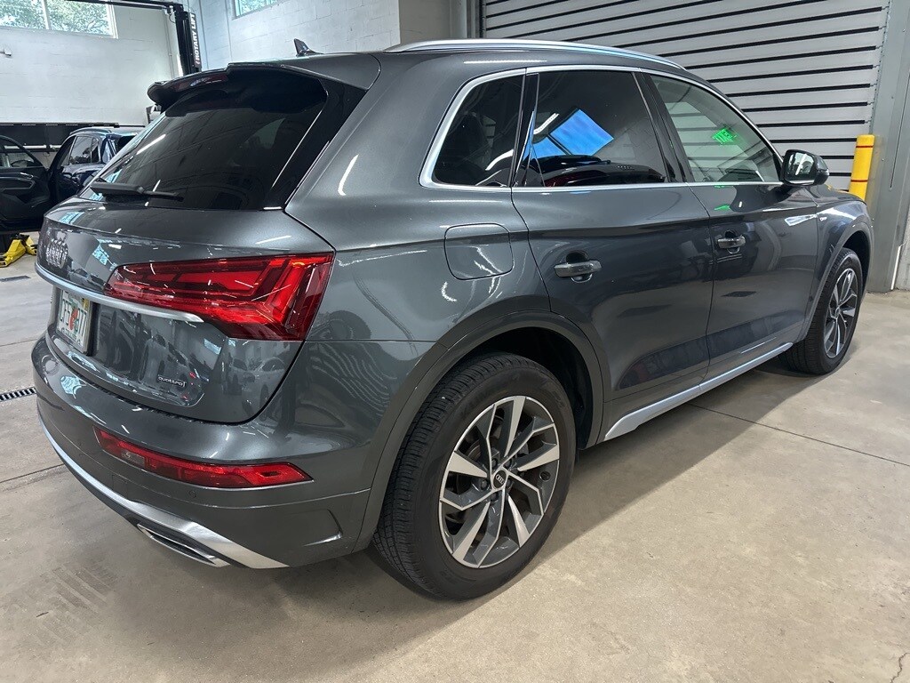 2023 Audi Q5 45 S line Premium Plus photo 2