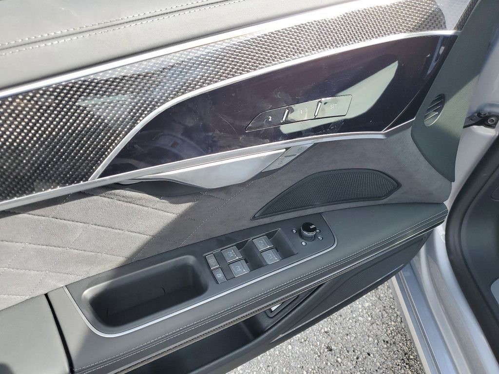 2025 Audi S8 Base - Photo 25