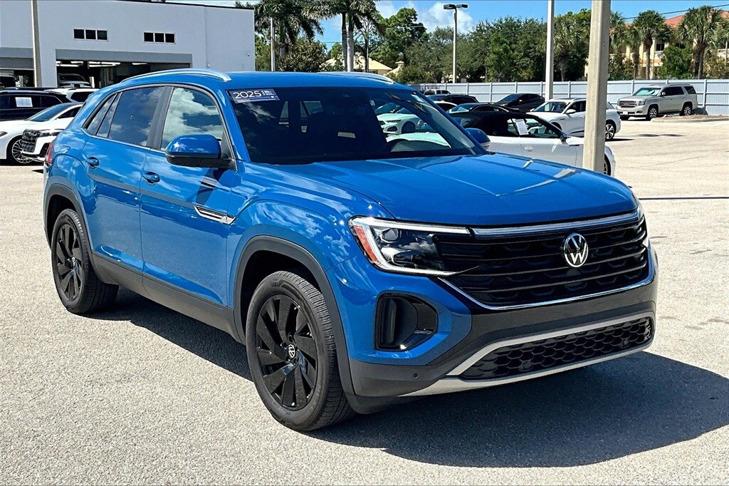 2025 Volkswagen Atlas Cross Sport SE Technology photo 2