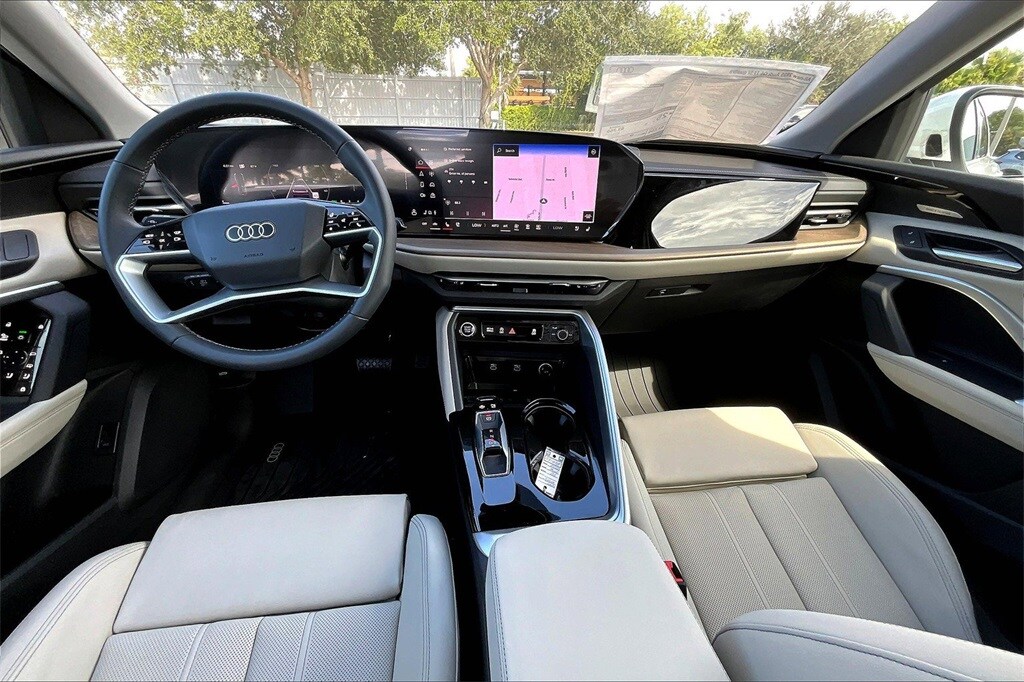 2025 Audi Q5 2.0T Premium Plus photo 2