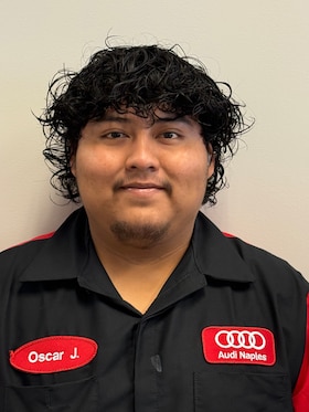 Staff member Oscar Cruz from ID_d907fb2e72e5