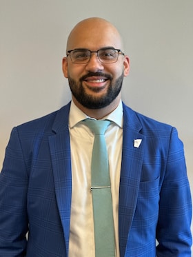 Staff member Ramon Rojas from ID_5c8201a00119