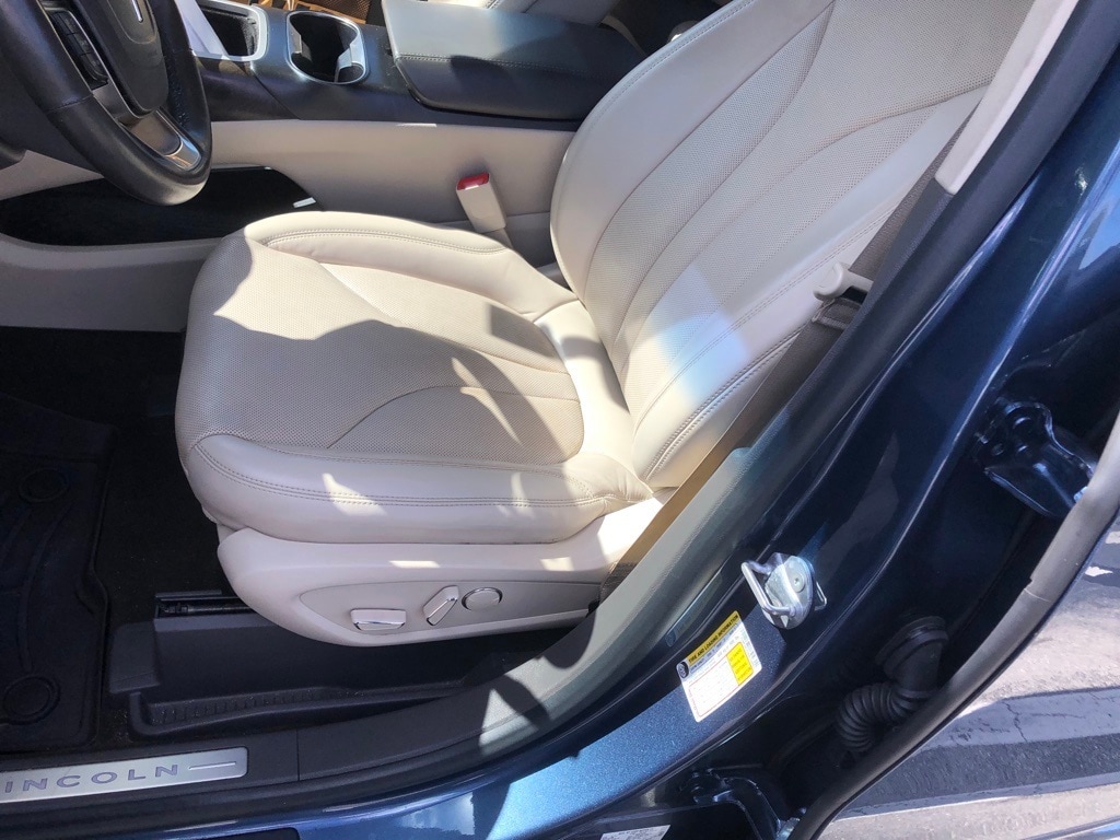 Used 2019 Lincoln Nautilus Reserve with VIN 2LMPJ6LP2KBL50982 for sale in Naples, FL