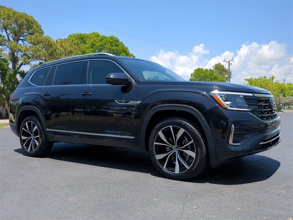 Used 2024 Volkswagen Atlas SEL Premium R-Line with VIN 1V2FR2CA0RC512738 for sale in Naples, FL