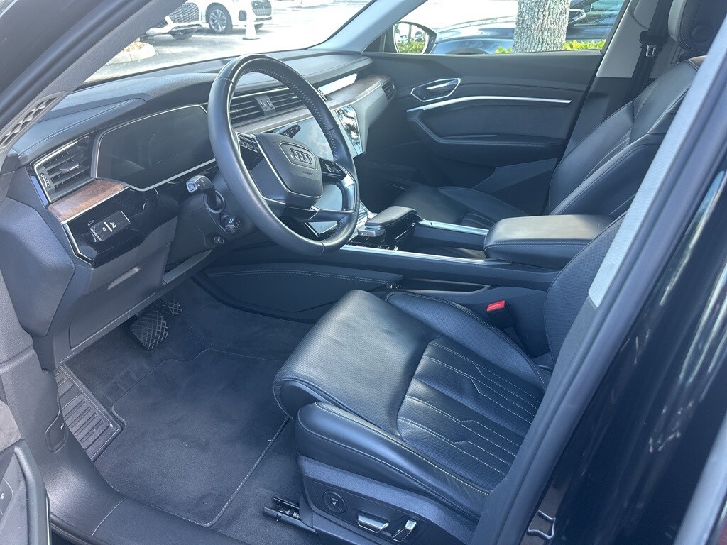 2019 Audi e-tron Prestige photo 2