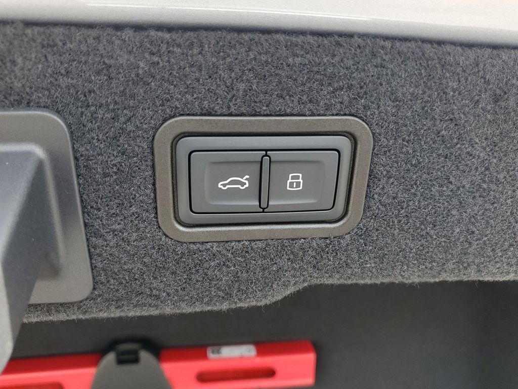 2025 Audi S8 Base - Photo 16