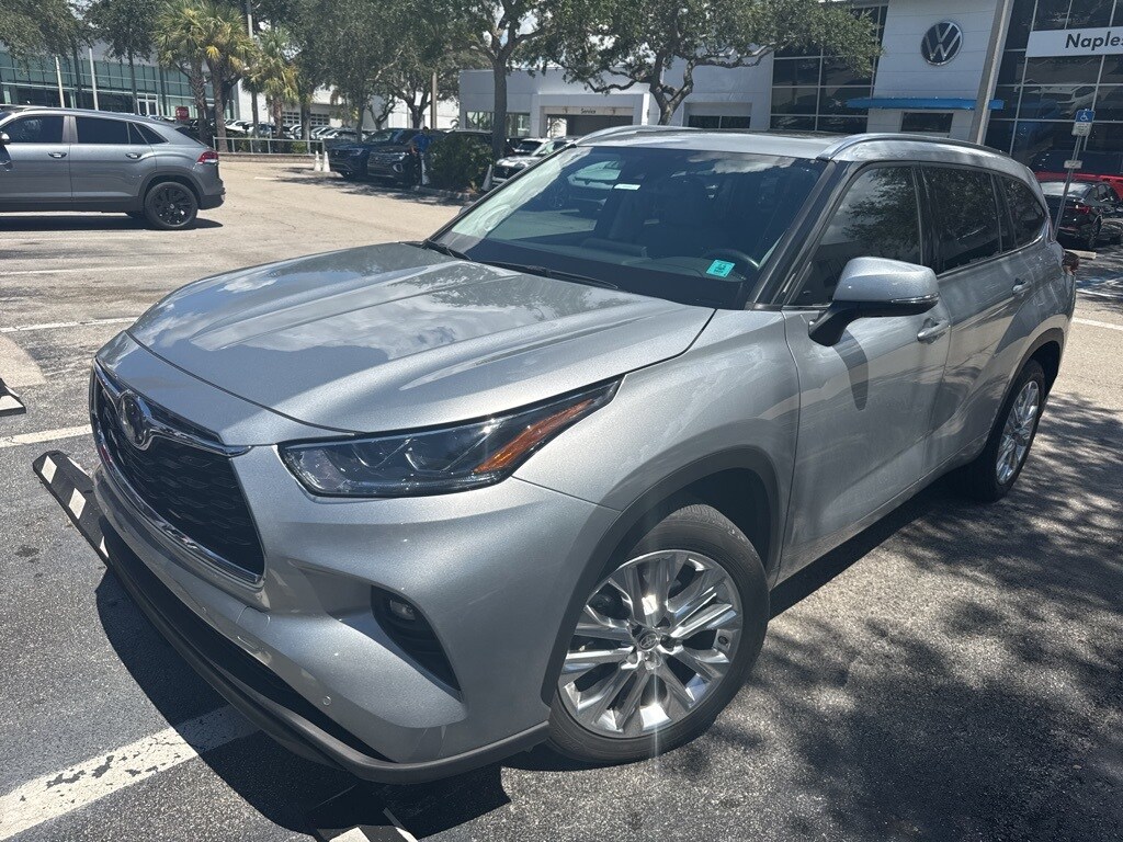 2020 Toyota Highlander Limited photo 2