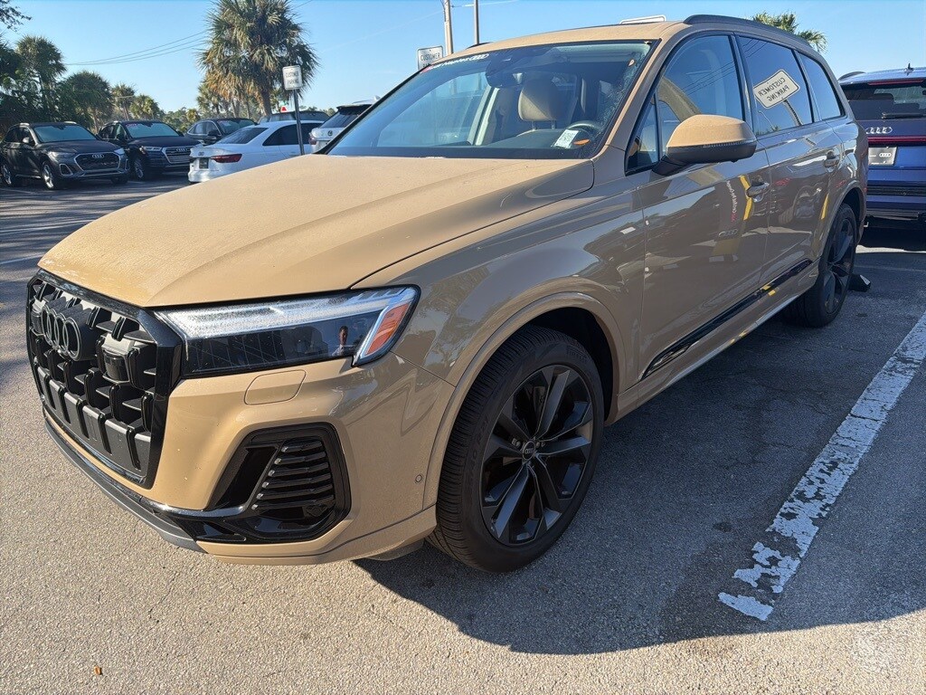 2025 Audi Q7 55 Premium Plus photo 2