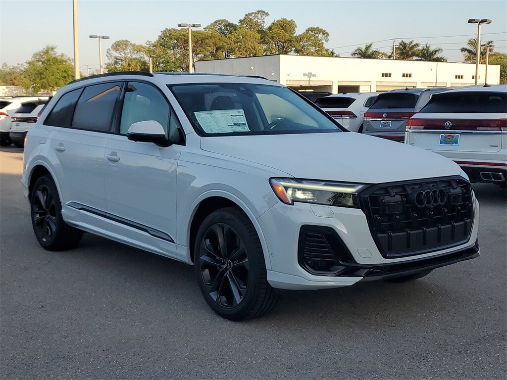 2025 Audi Q7 55 Premium Plus photo 2
